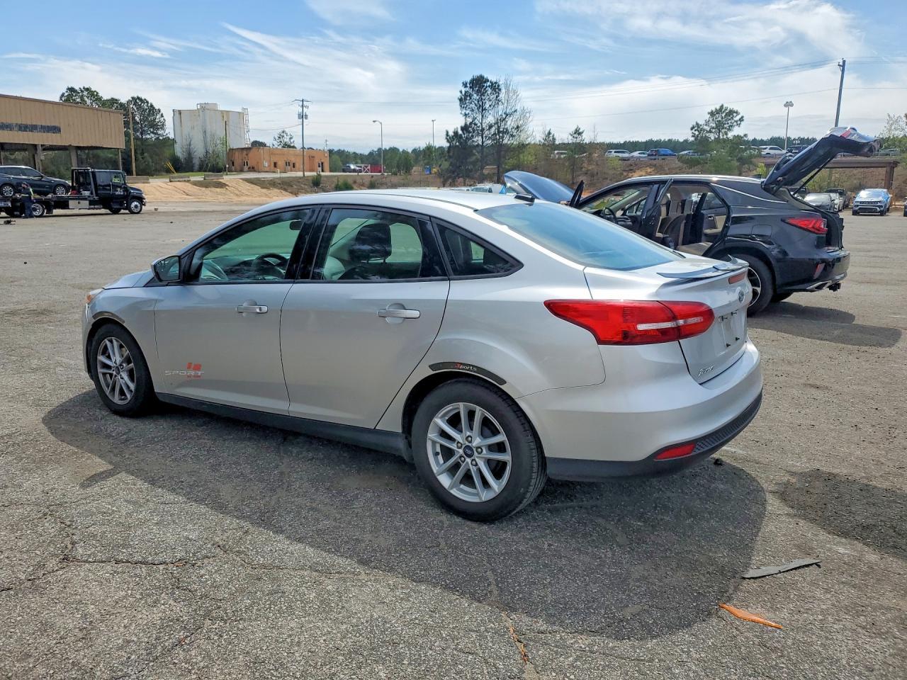 2018 Ford Focus Se - Image 2
