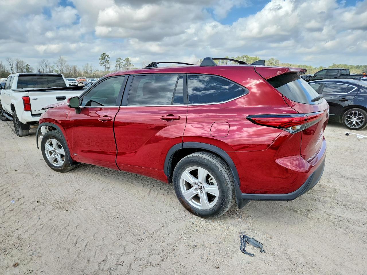 2023 Toyota Highlander Hybrid Hybrid Le - Image 2