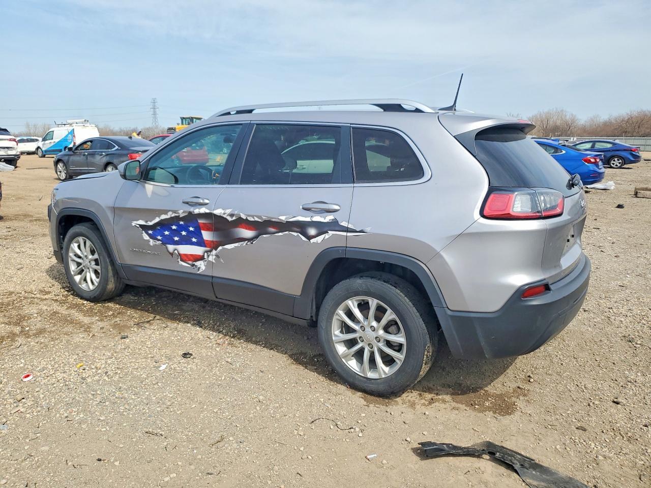 2019 Jeep Cherokee Latitude - Image 2