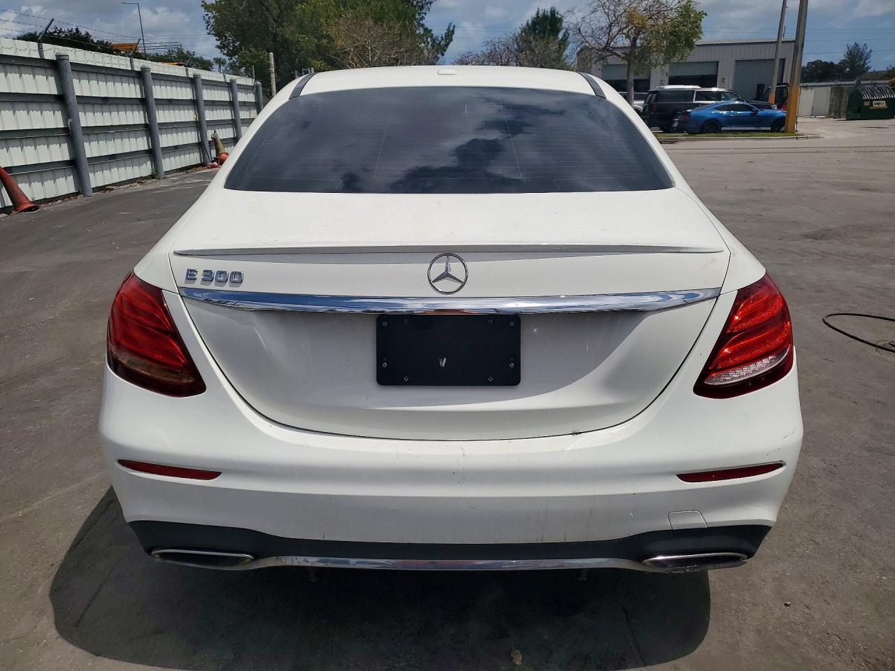 2019 Mercedes-Benz E 300 - Image 6