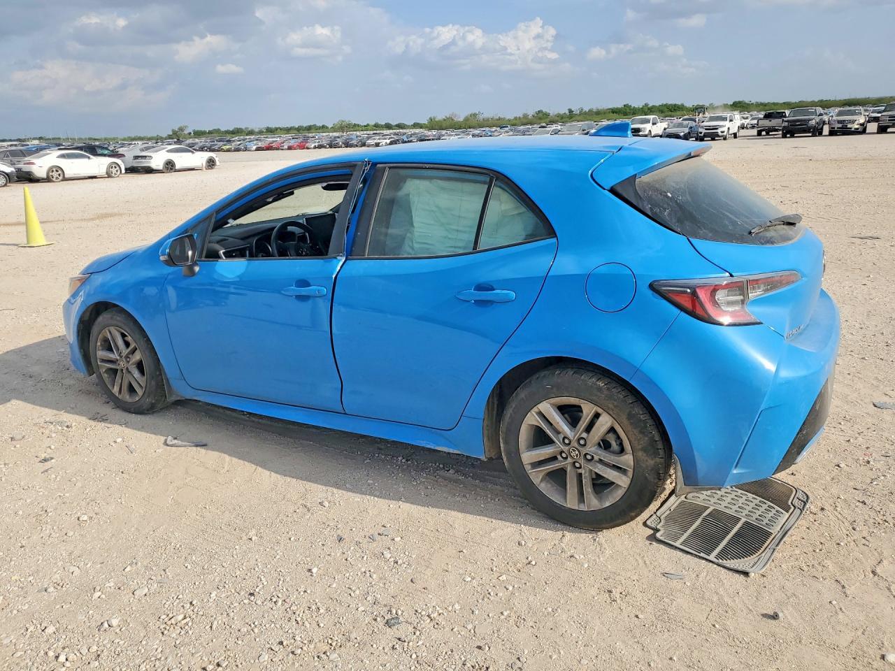 2022 Toyota Corolla Hatchback Se - Image 2