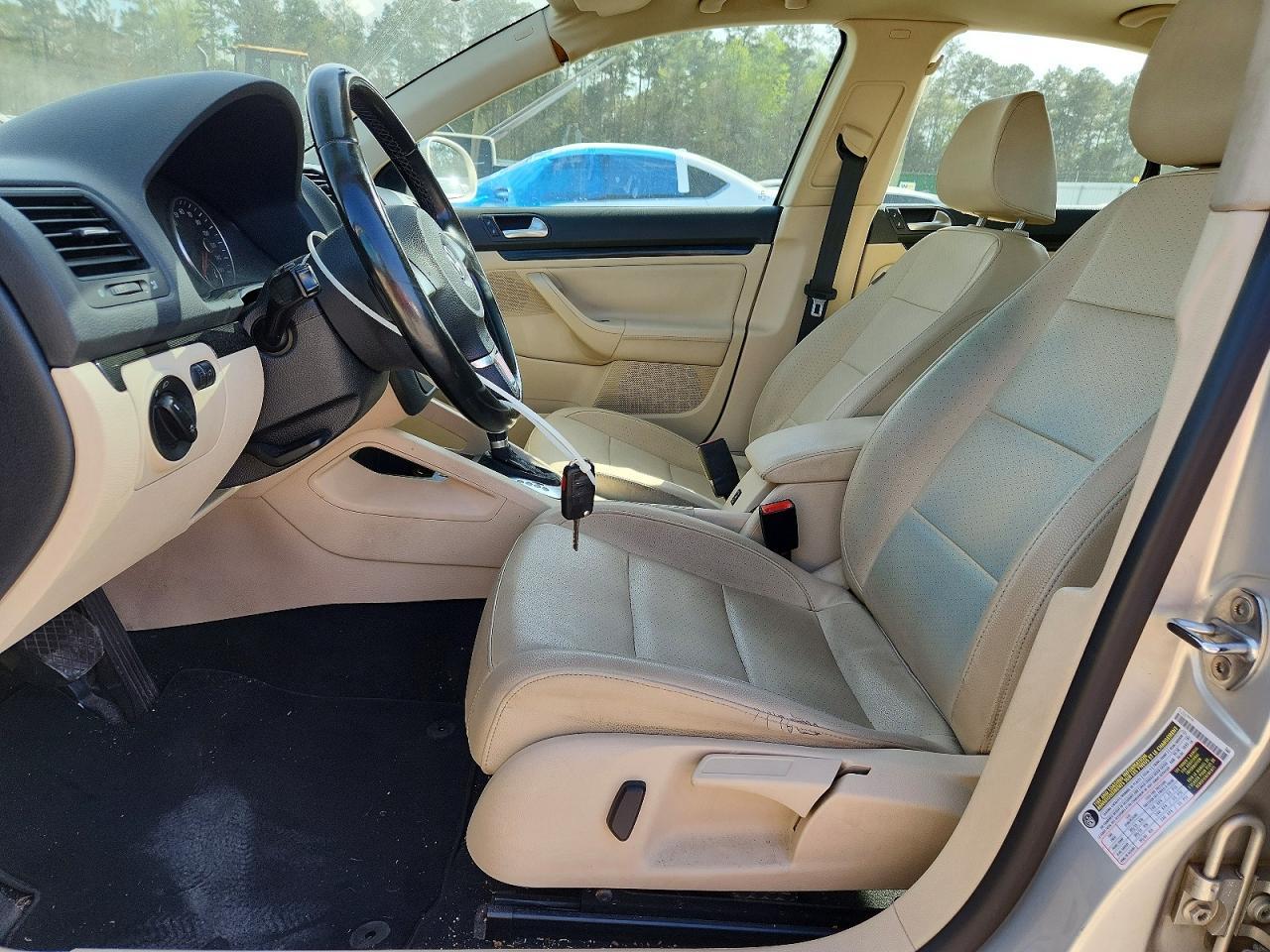 2010 Volkswagen Jetta Se - Image 7
