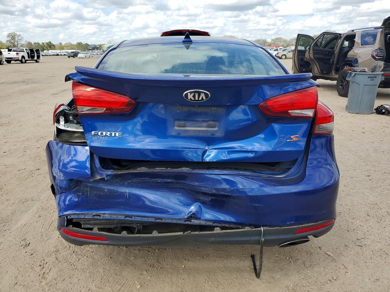 2018 Kia Forte S - Image 6