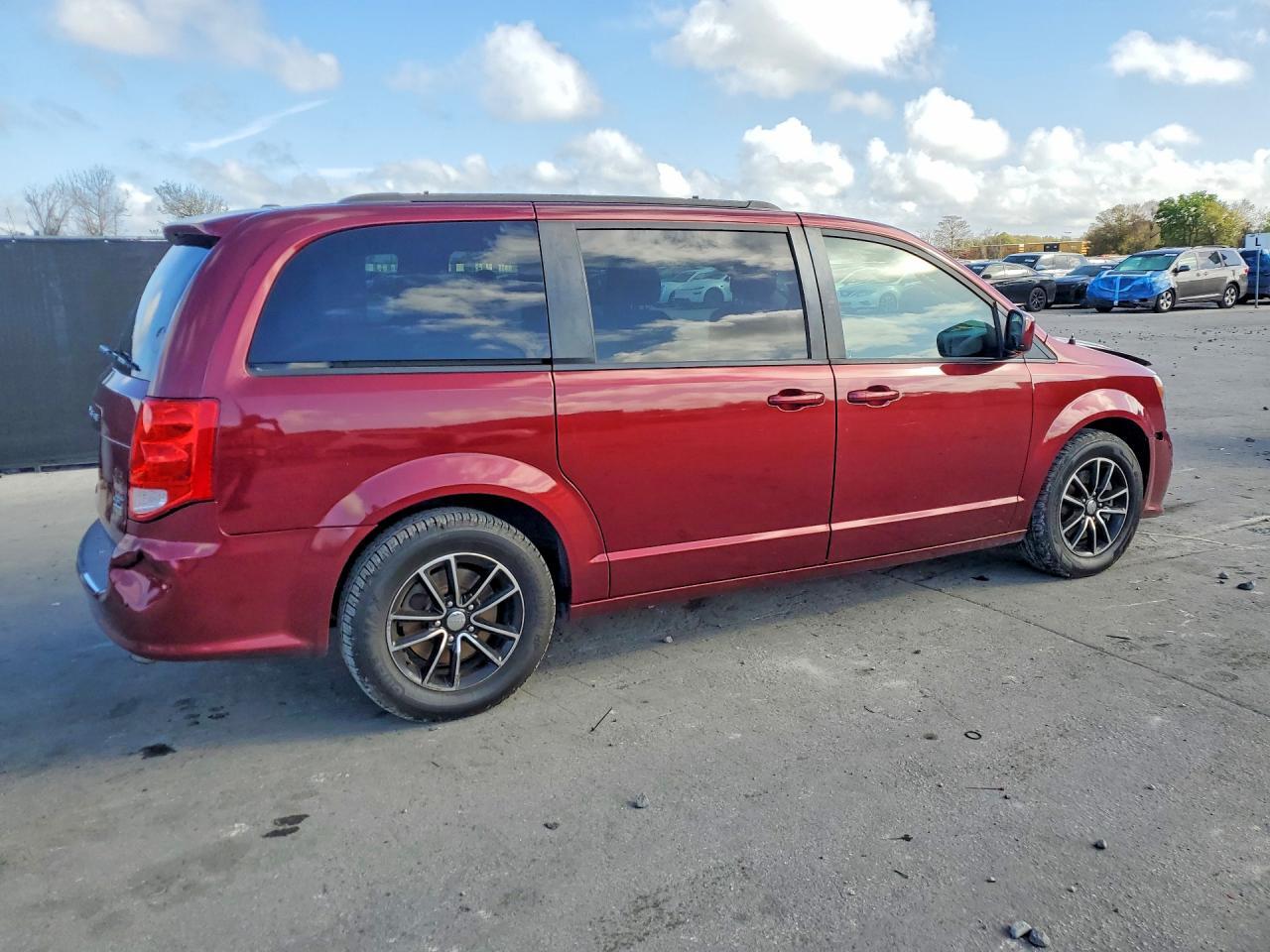 2018 Dodge Grand Caravan Gt - Image 3