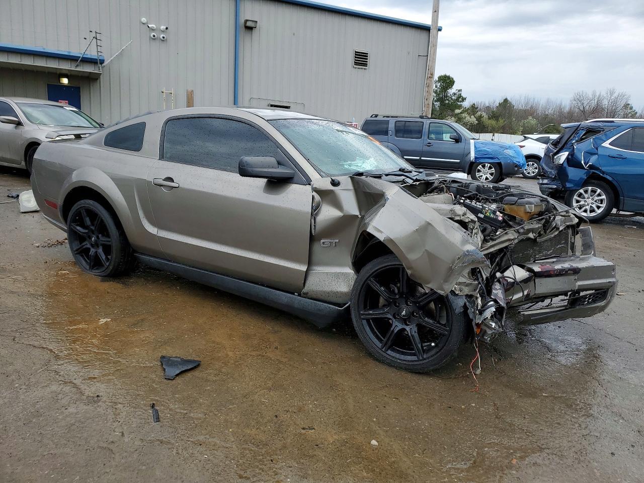 2005 Ford Mustang - Image 4