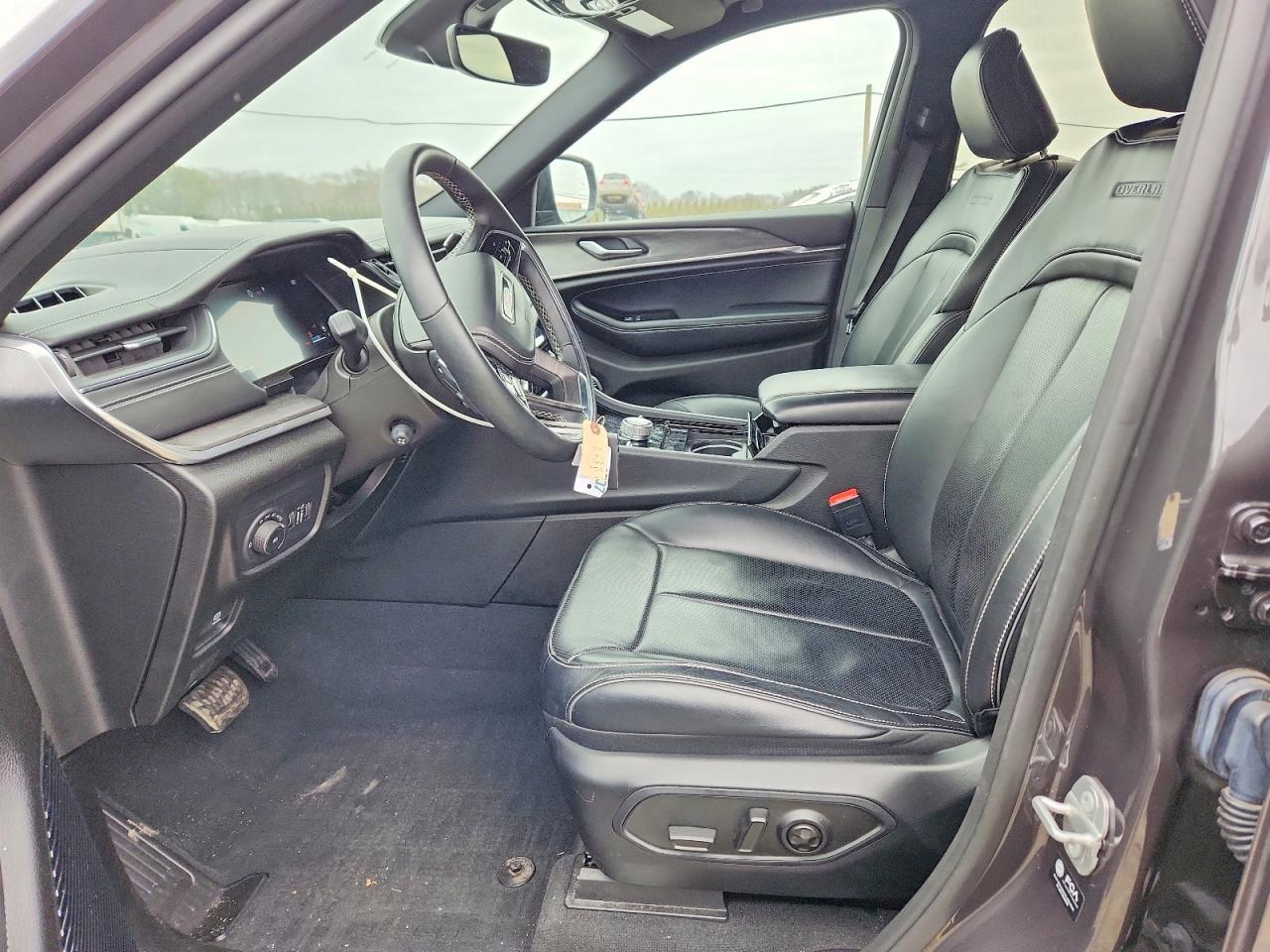 2022 Jeep Grand Cherokee Overland - Image 7