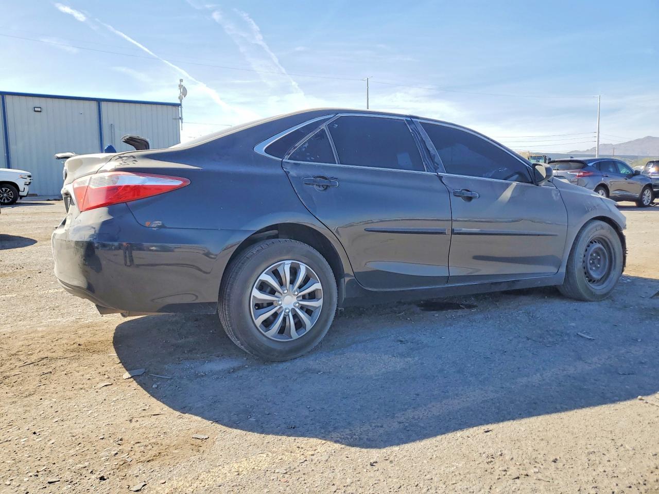 2015 Toyota Camry Le - Фото 3