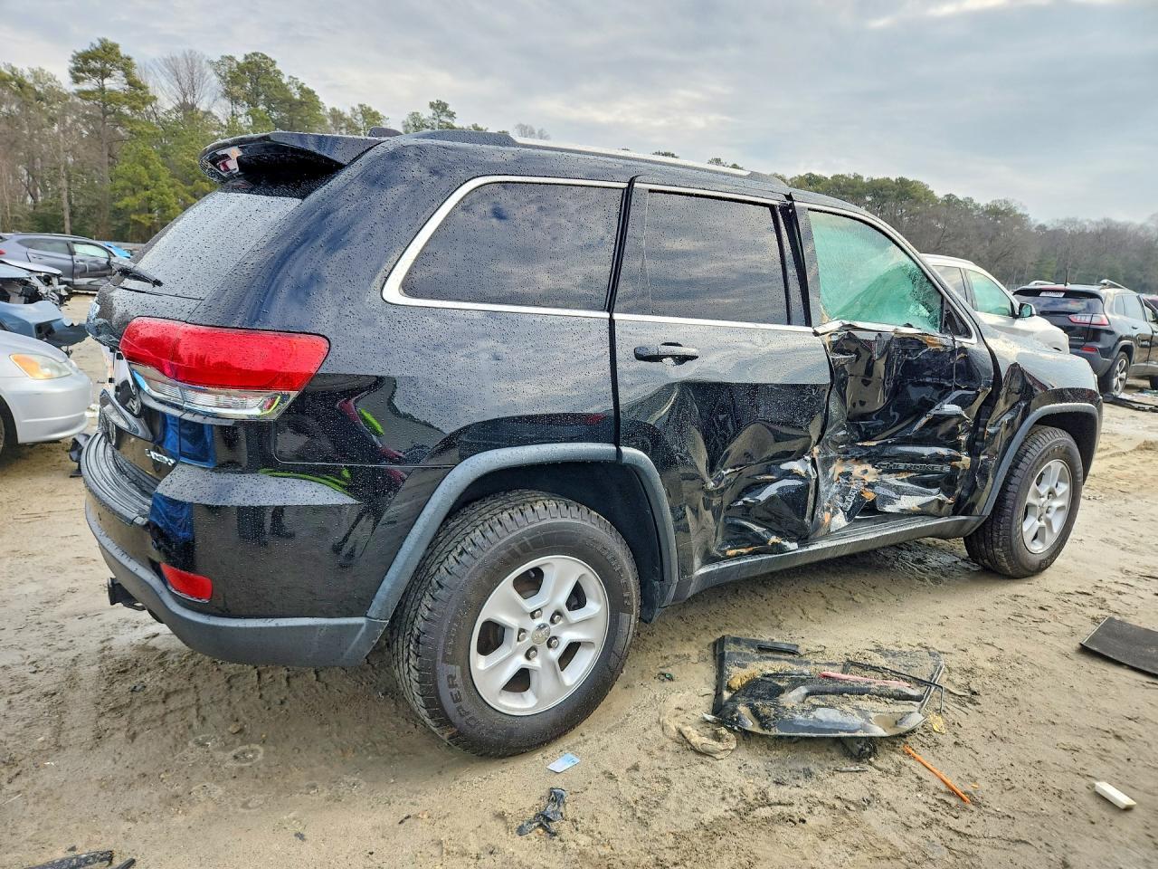 2017 Jeep Grand Cherokee Laredo - Image 3