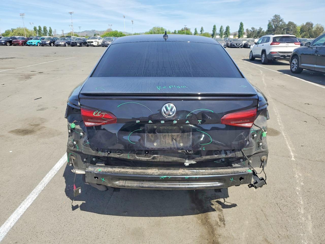 2021 Volkswagen Passat R-Line - Image 6