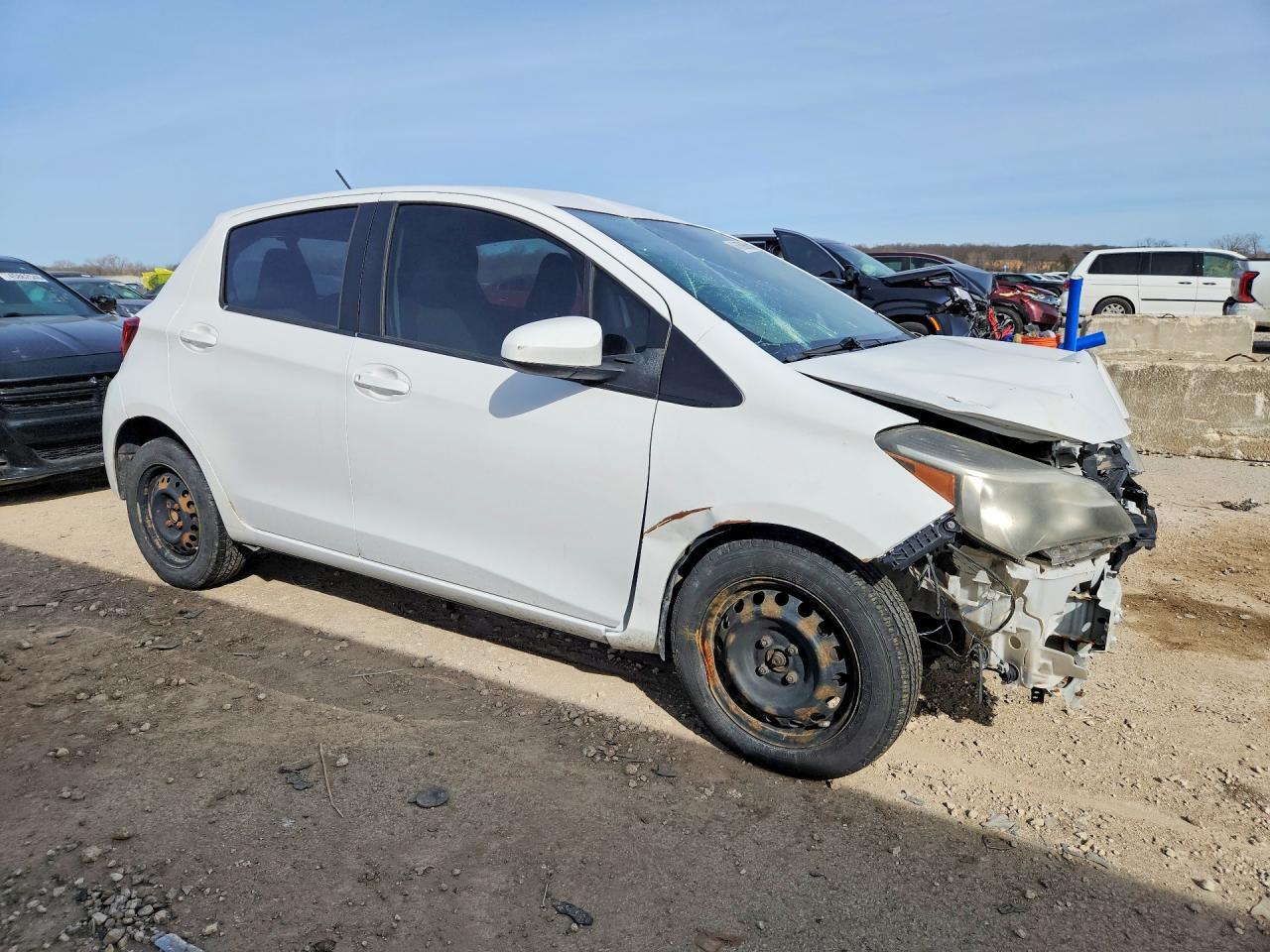 2015 Toyota Yaris 5-Door L - Фото 4