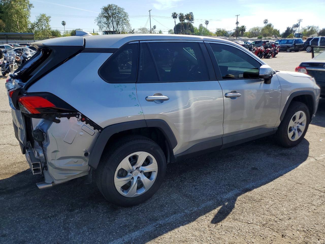 2022 Toyota Rav4 Le - Фото 3