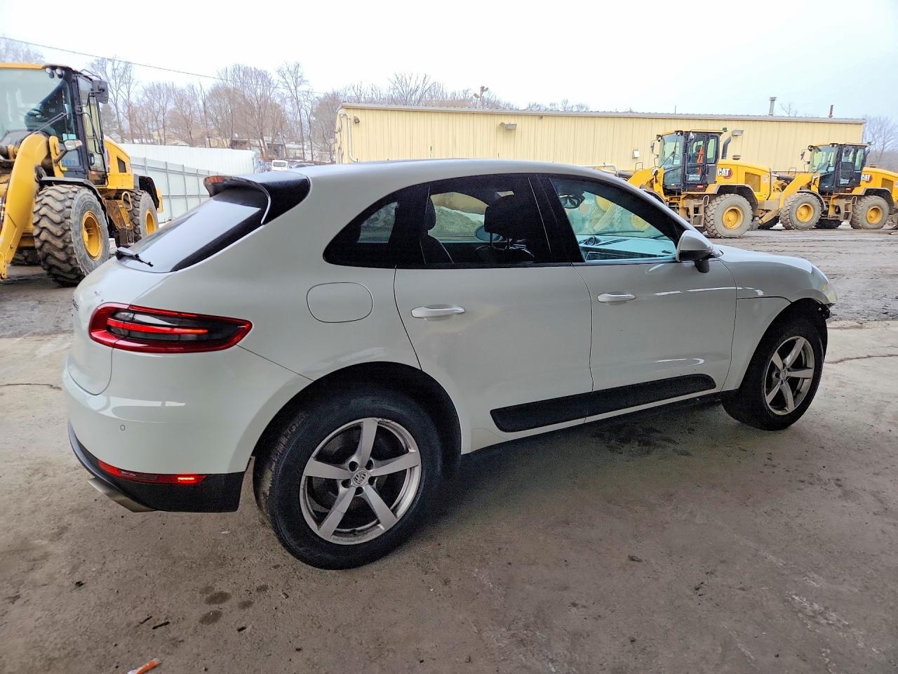 2017 Porsche Macan - Image 3