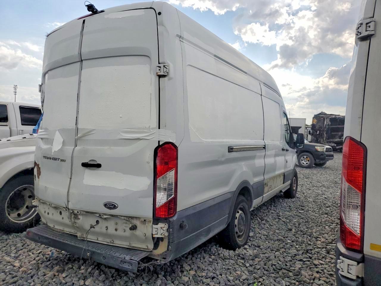 2015 Ford Transit T-350 - Image 3