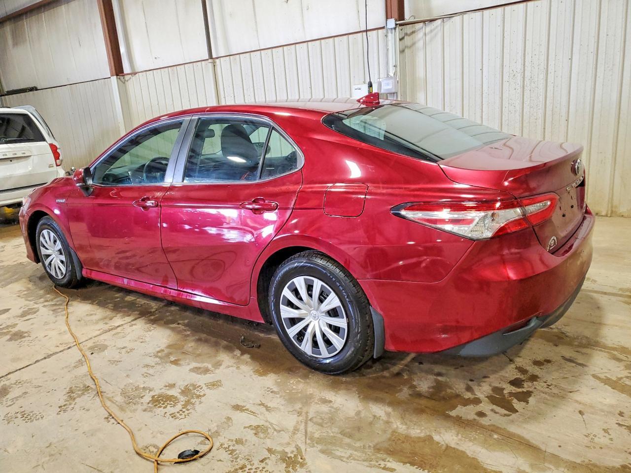 2019 Toyota Camry Hybrid Le - Image 2