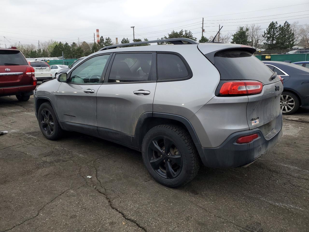 2016 Jeep Cherokee Latitude - Фото 2