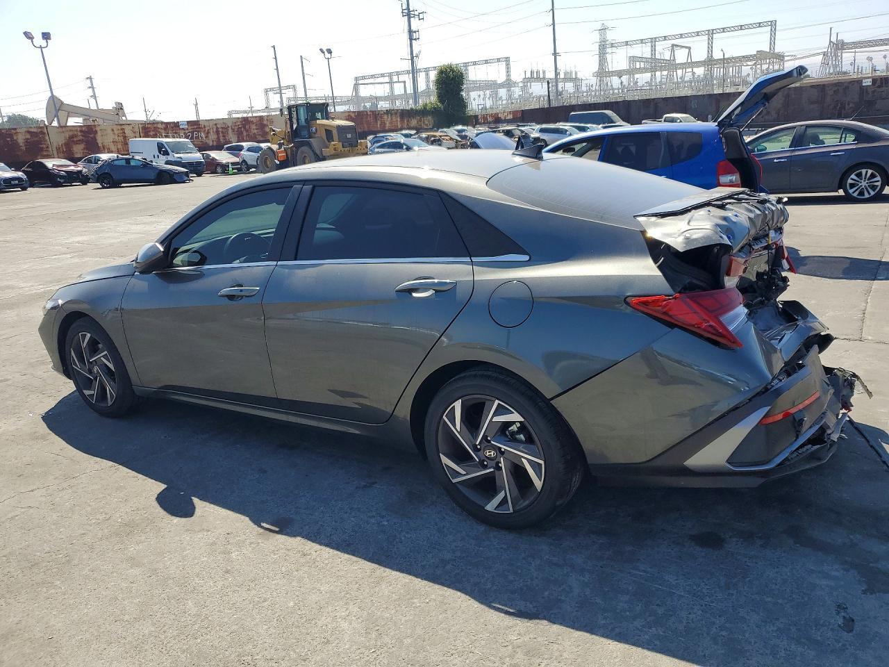 2025 Hyundai Elantra Sel Convenience - Image 2