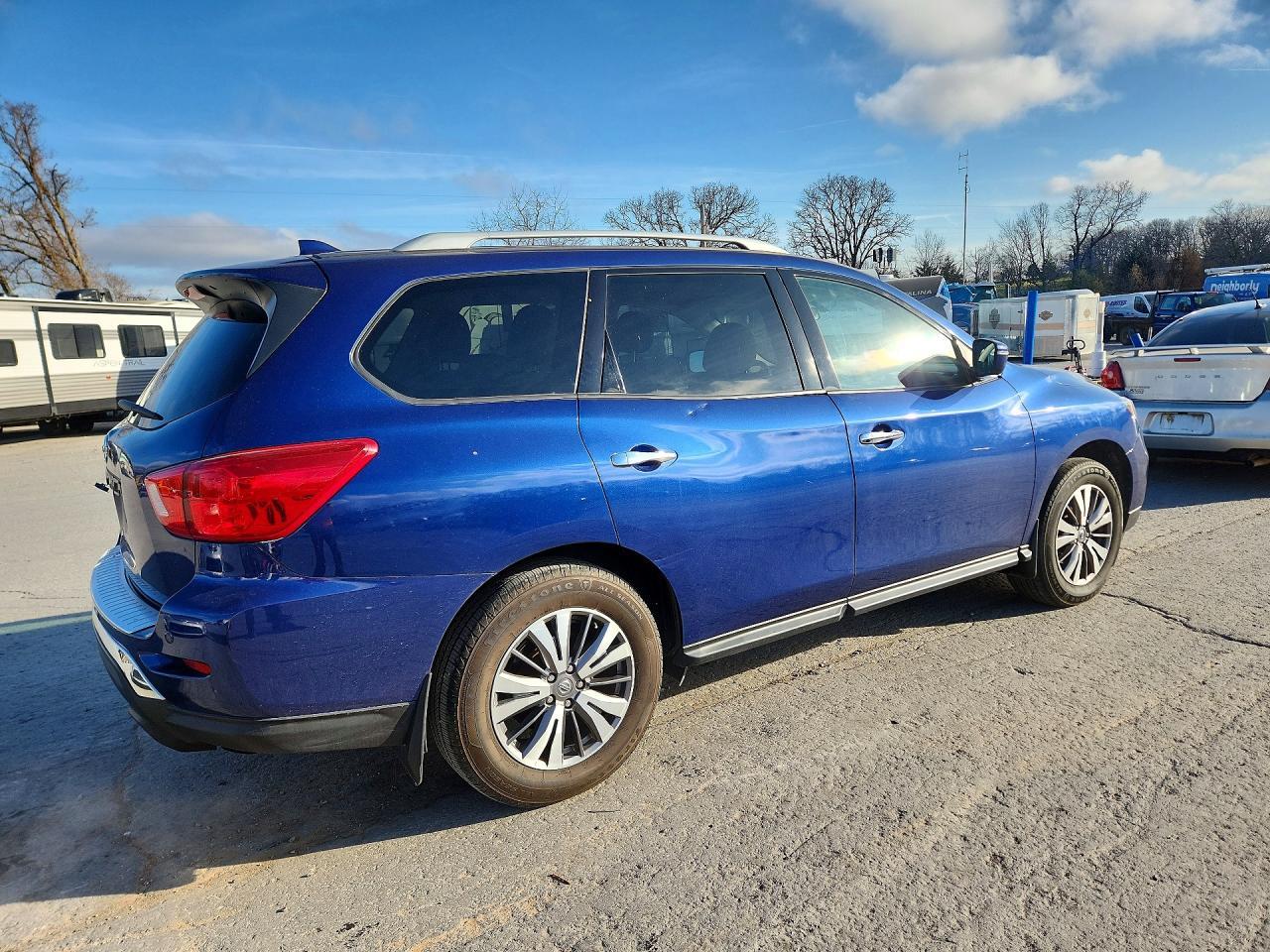 2020 Nissan Pathfinder S - Image 3