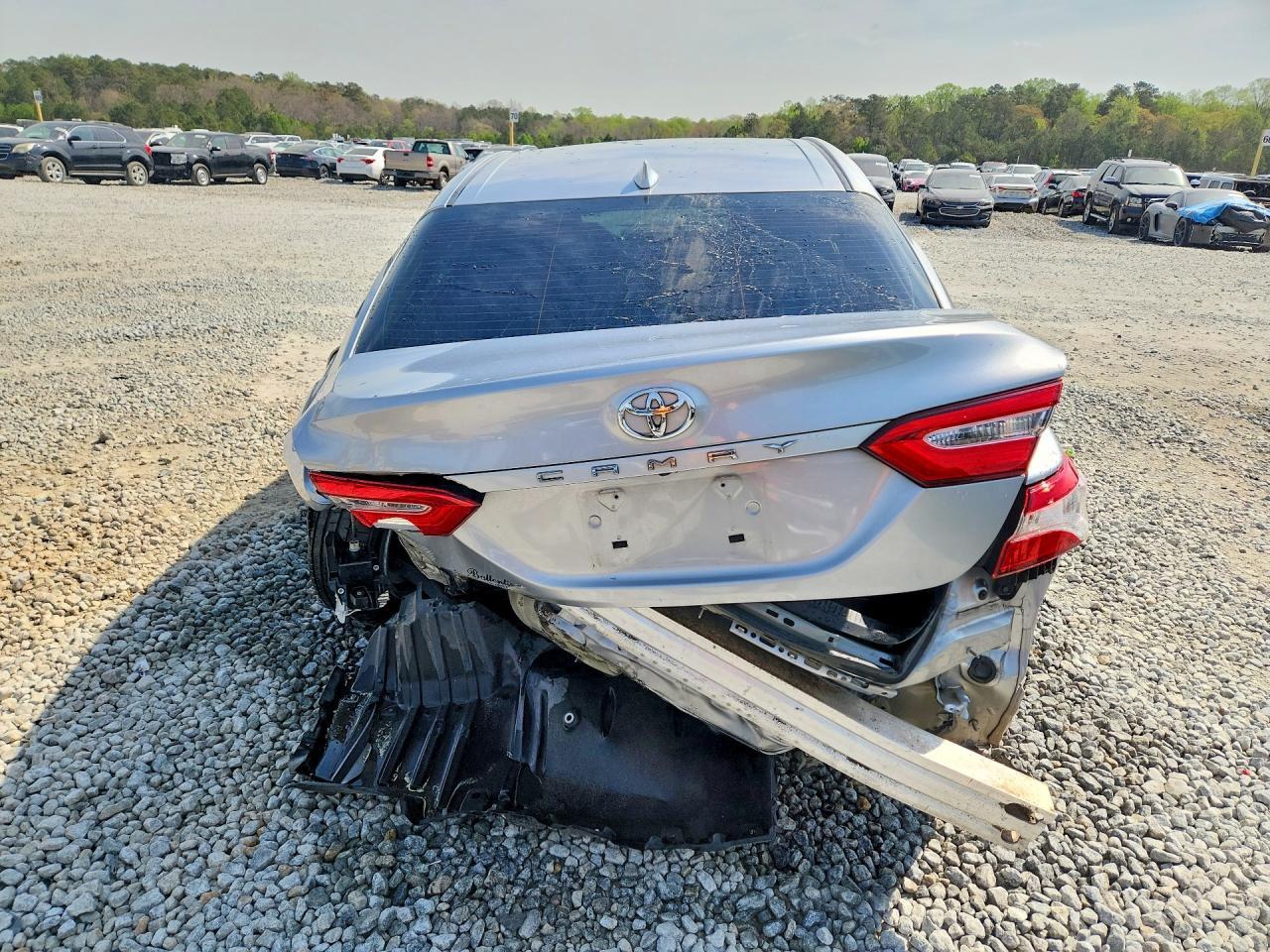 2020 Toyota Camry Le - Фото 6