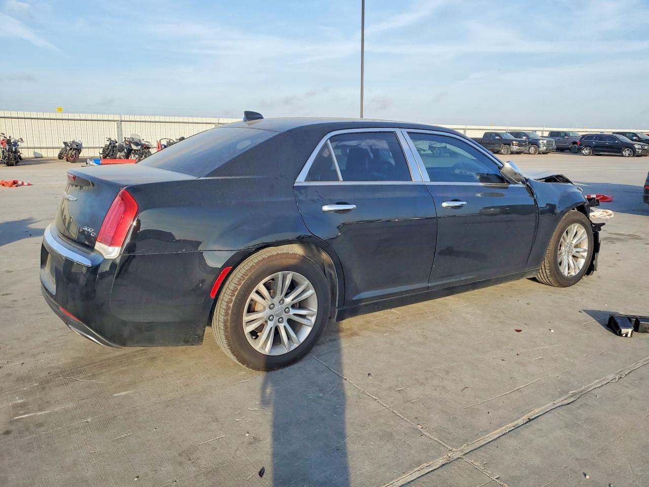 2017 Chrysler 300C - Image 3