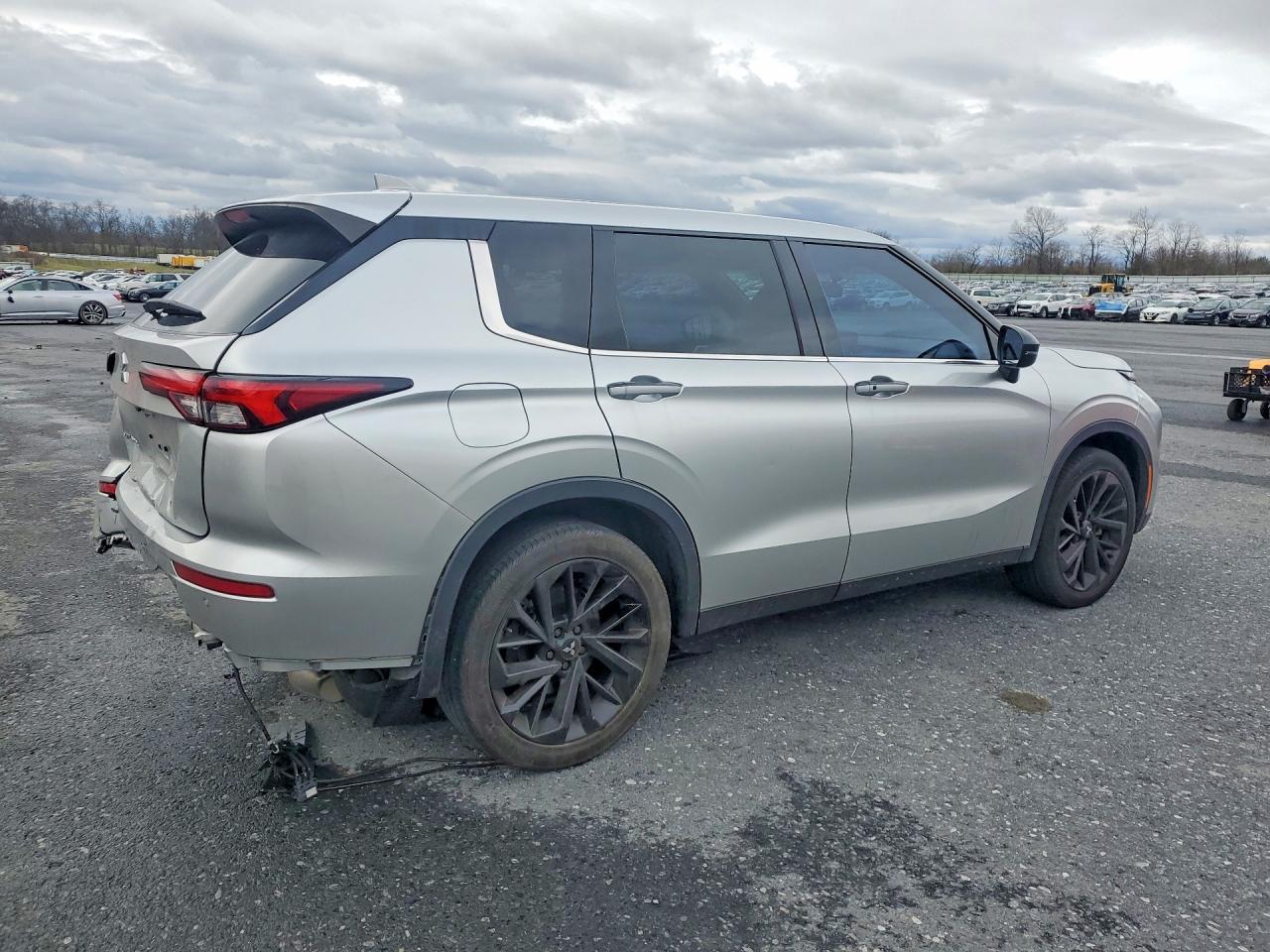 2022 Mitsubishi Outlander Se - Фото 3