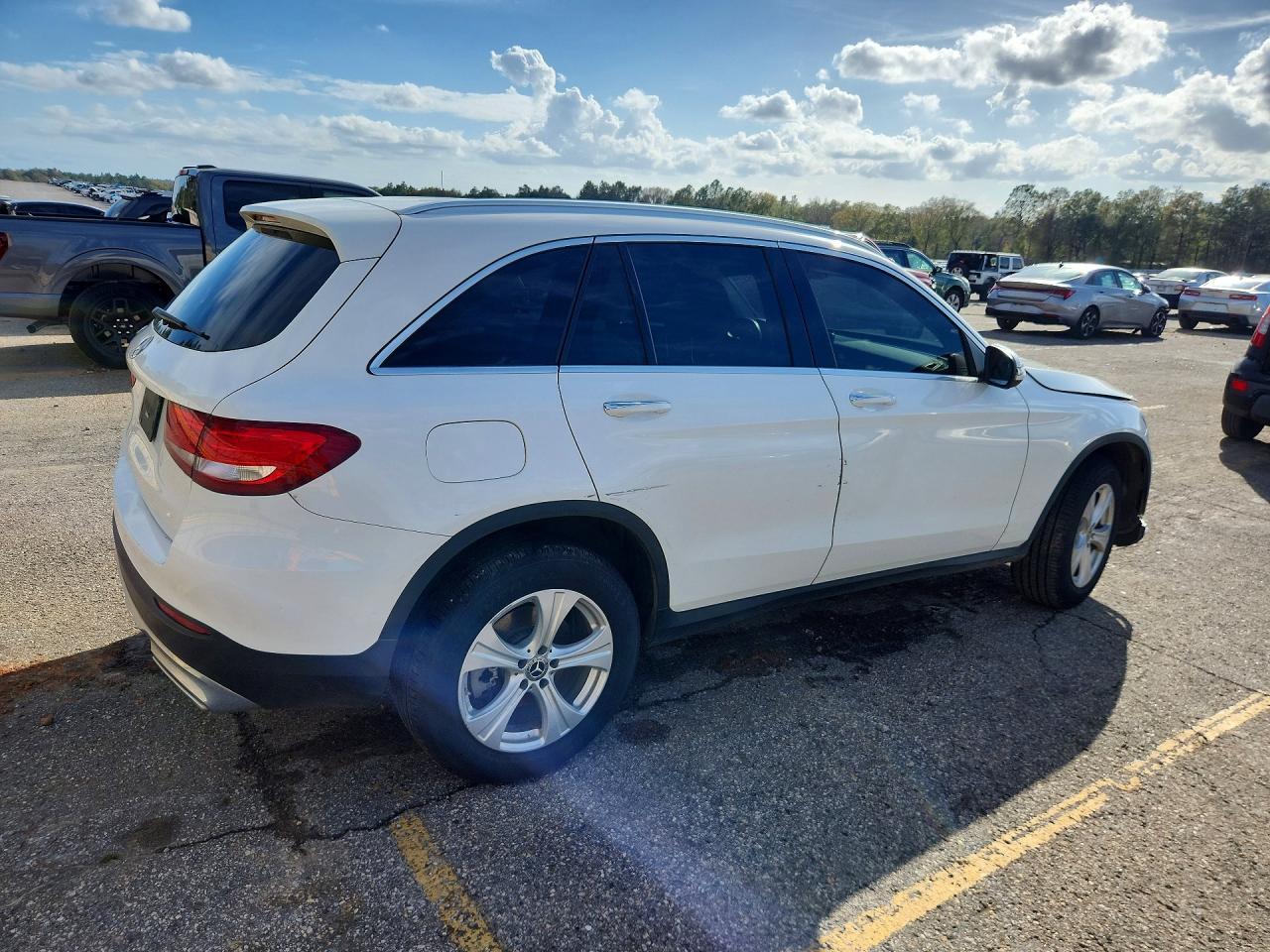 2018 Mercedes-Benz Glc 300 - Image 3