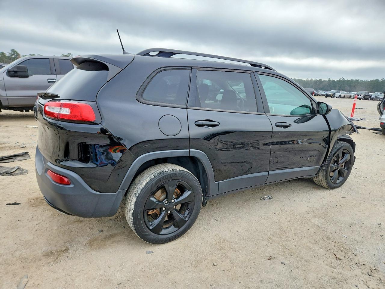 2018 Jeep Cherokee - Image 3