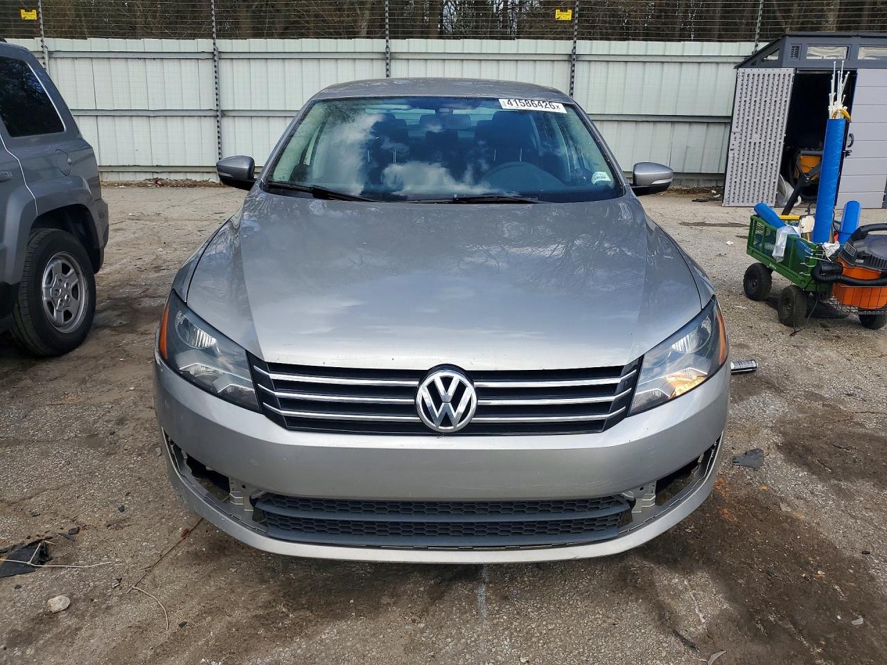 2013 Volkswagen Passat S - Фото 5