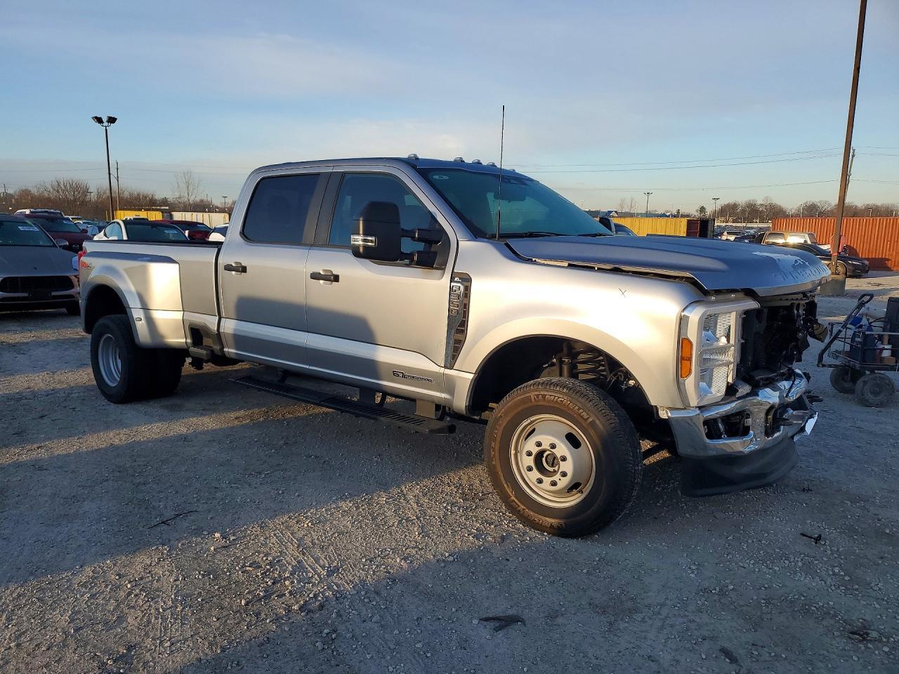 2024 Ford F350 Super Duty - Image 4