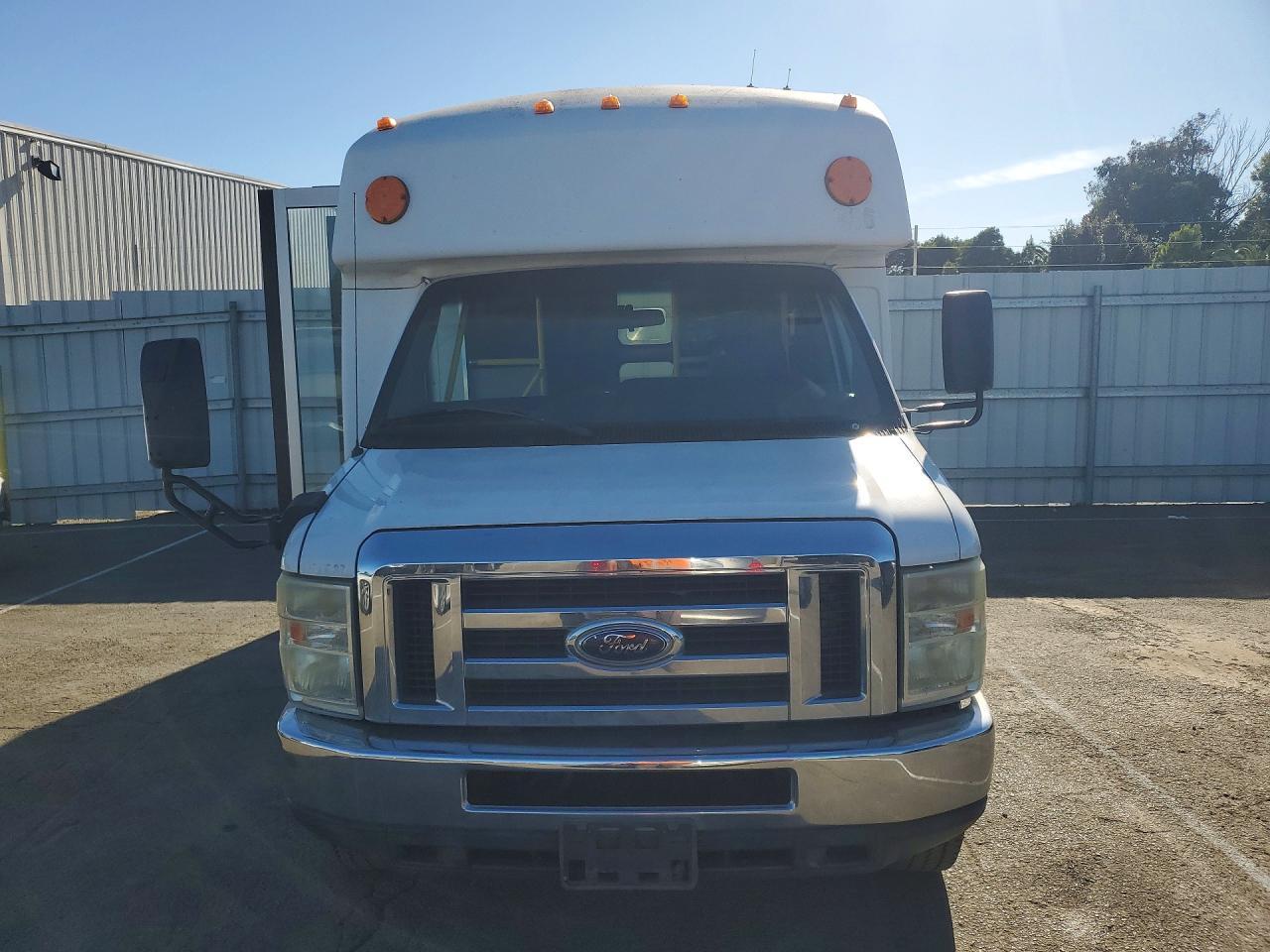 2009 Ford E450 Shuttle Bus - Фото 5
