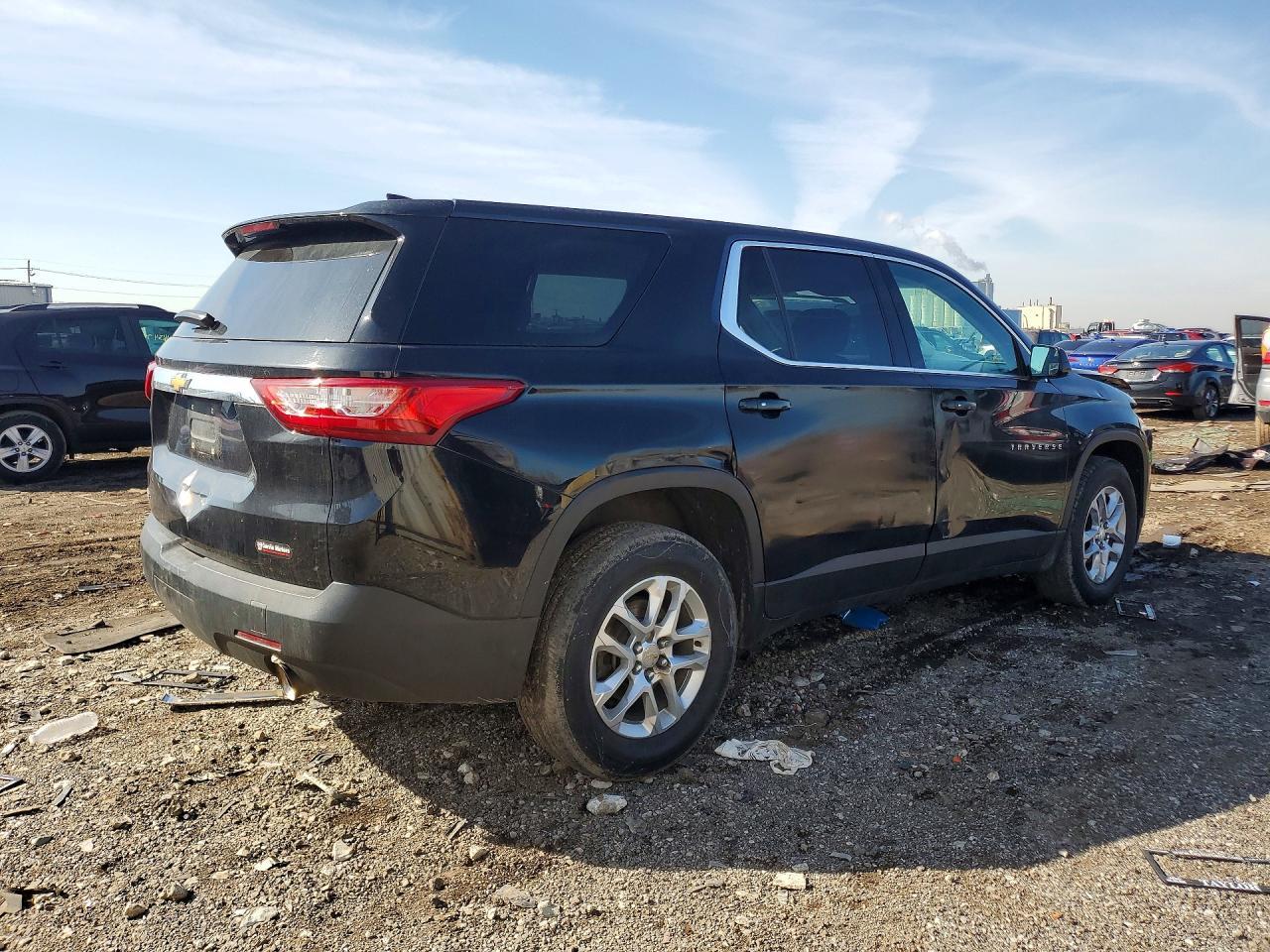 2018 Chevrolet Traverse Ls - Image 3