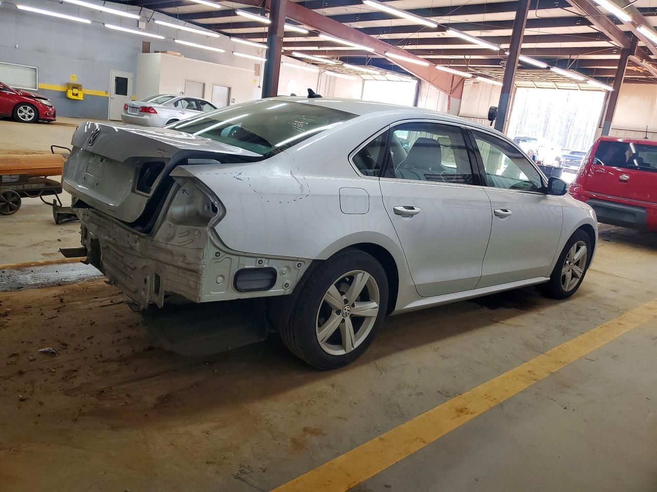 2013 Volkswagen Passat Se - Image 3