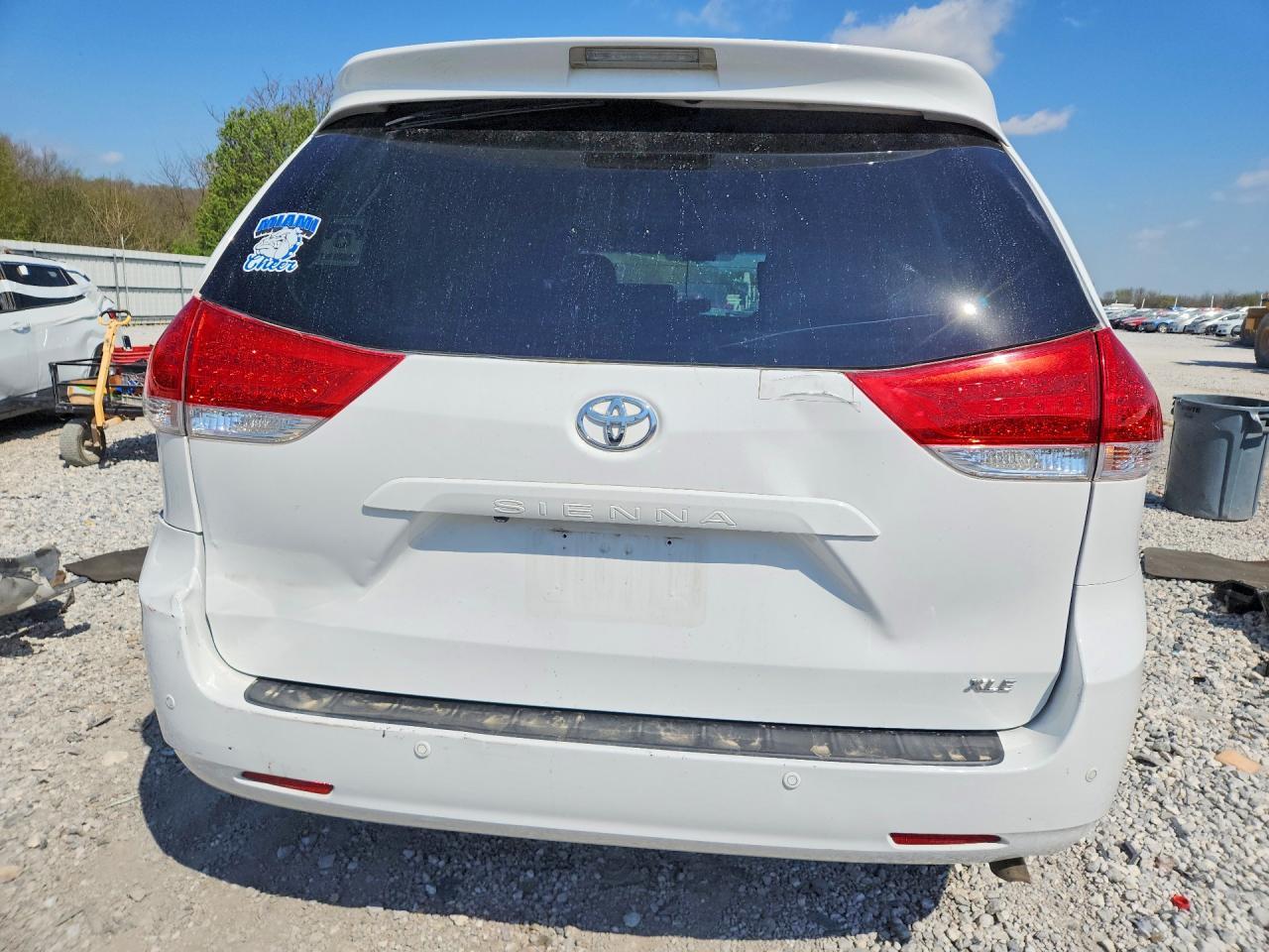 2011 Toyota Sienna Xle 8-Passenger - Фото 6