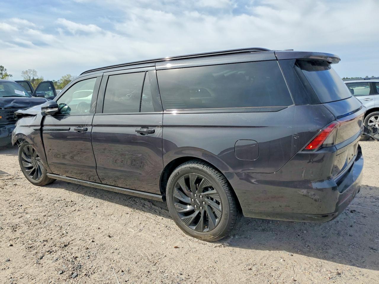2025 Lincoln Townhouse Navigator - Image 2