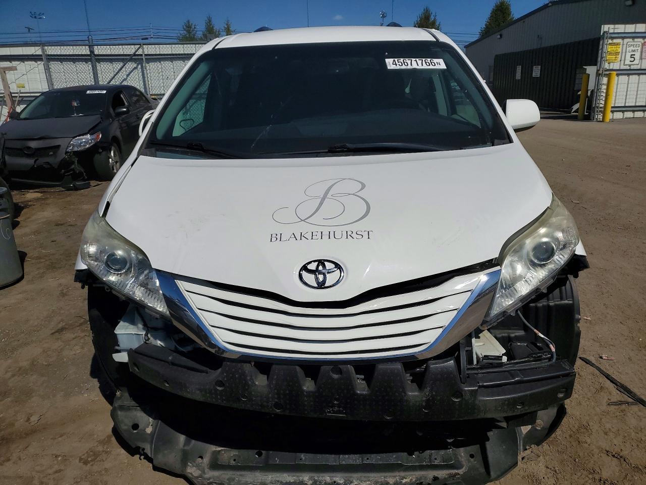 2015 Toyota Sienna Le Mobility 7-Passenger - Image 5