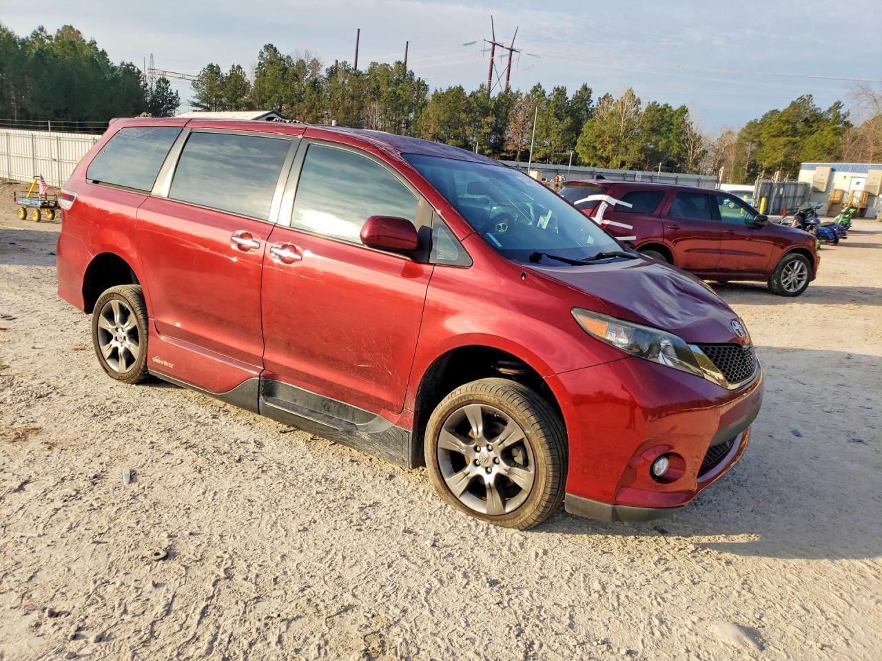 2013 Toyota Sienna Se 8-Passenger - Фото 4