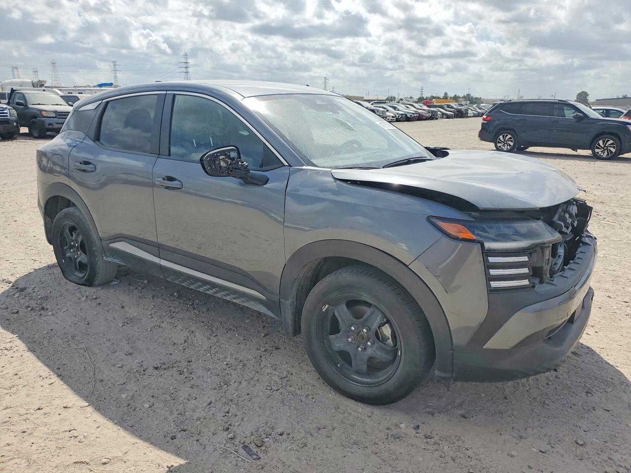 2025 Nissan Kicks Sv - Image 4