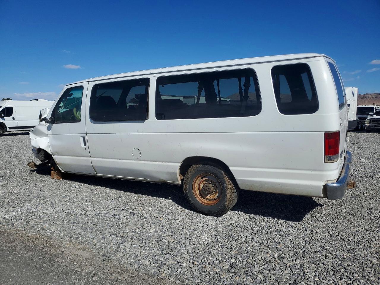 2008 Ford Econoline E350 Super Duty Wagon - Image 2