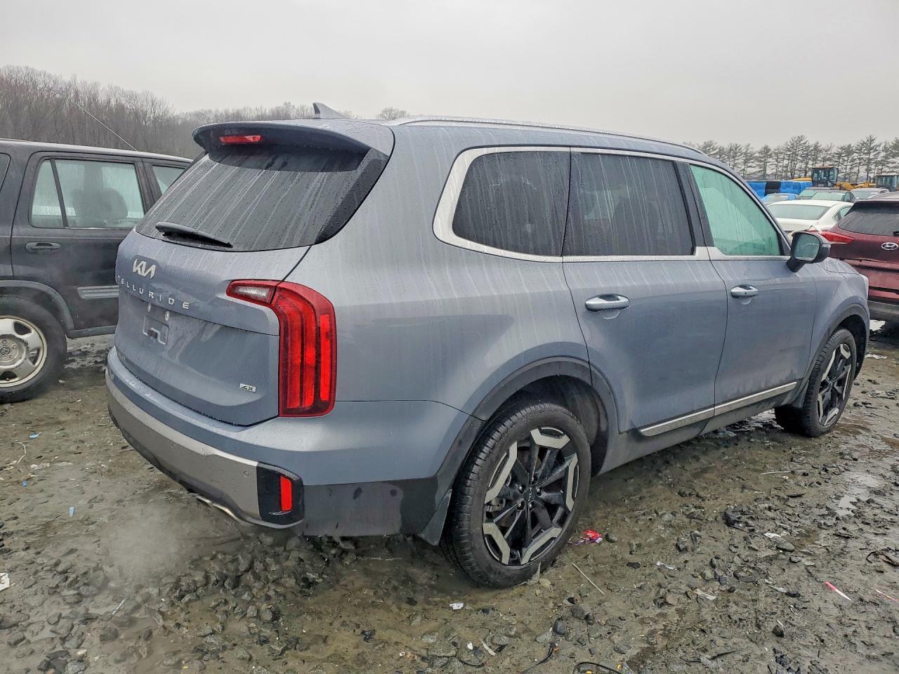2025 Kia Telluride S - Image 3