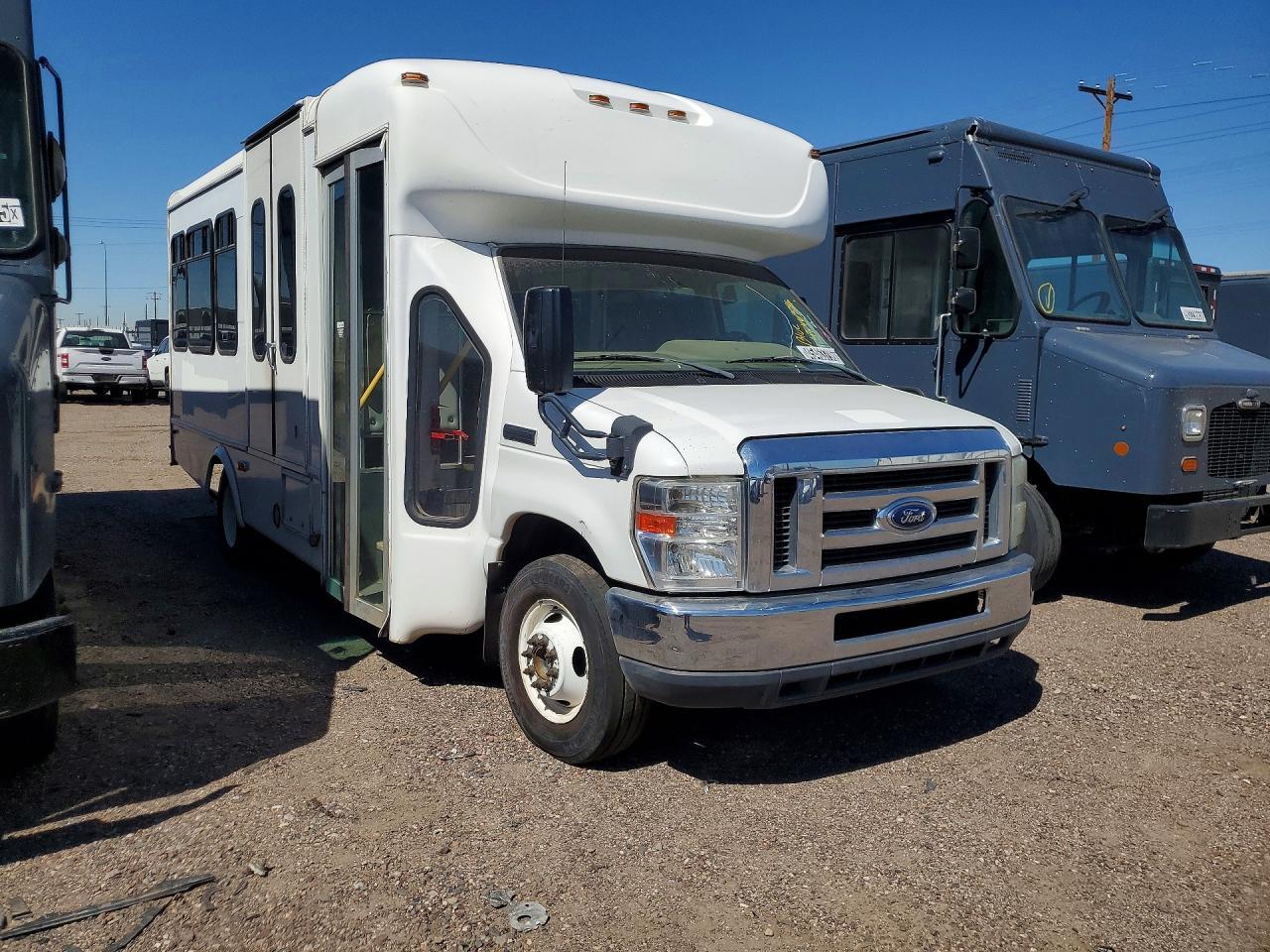 2017 Ford E350 Shuttle Bus - Image 4
