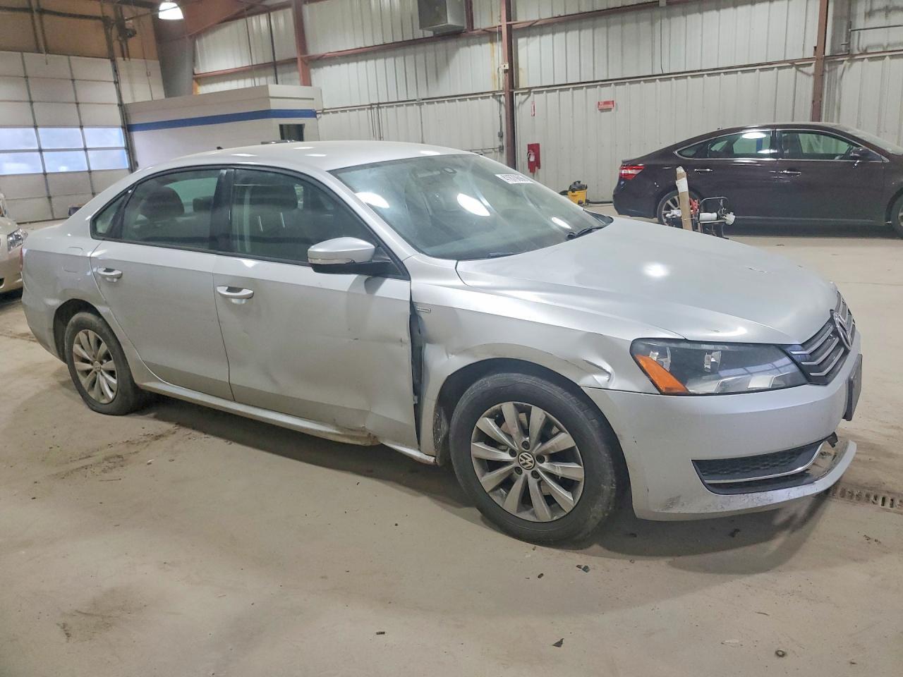 2015 Volkswagen Passat S - Фото 4