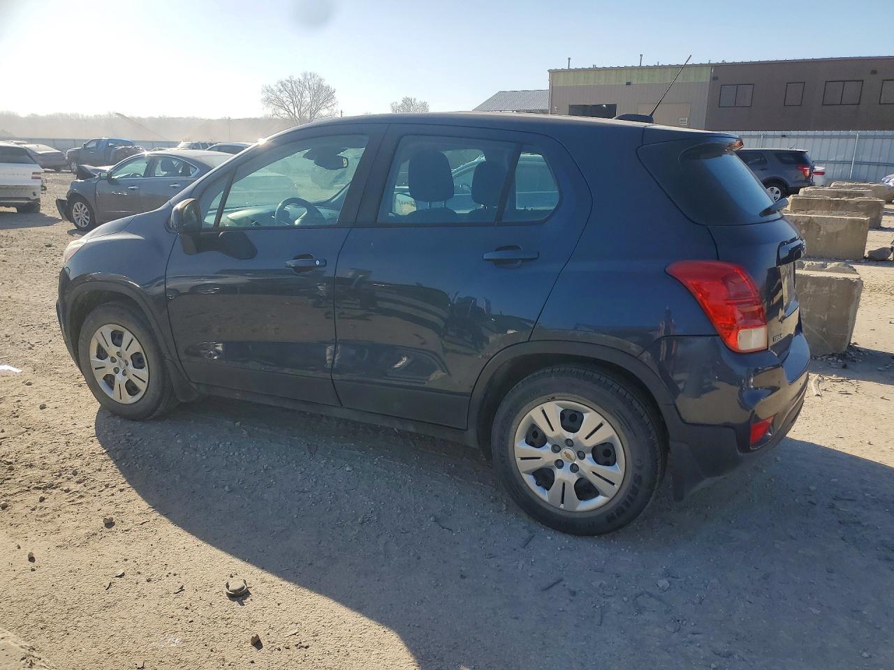 2019 Chevrolet Trax Ls - Фото 2