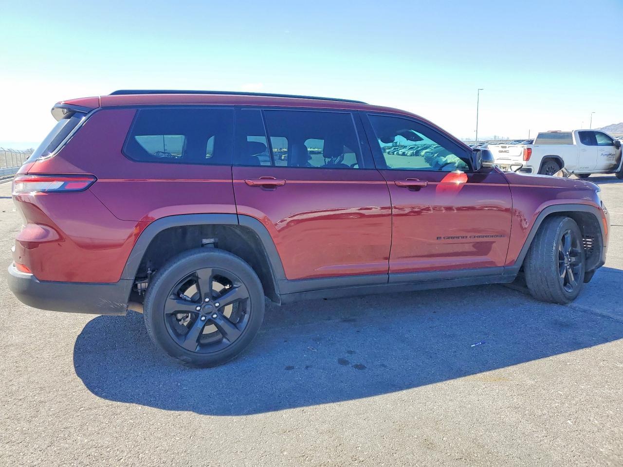 2023 Jeep Grand Cherokee L Laredo - Image 3