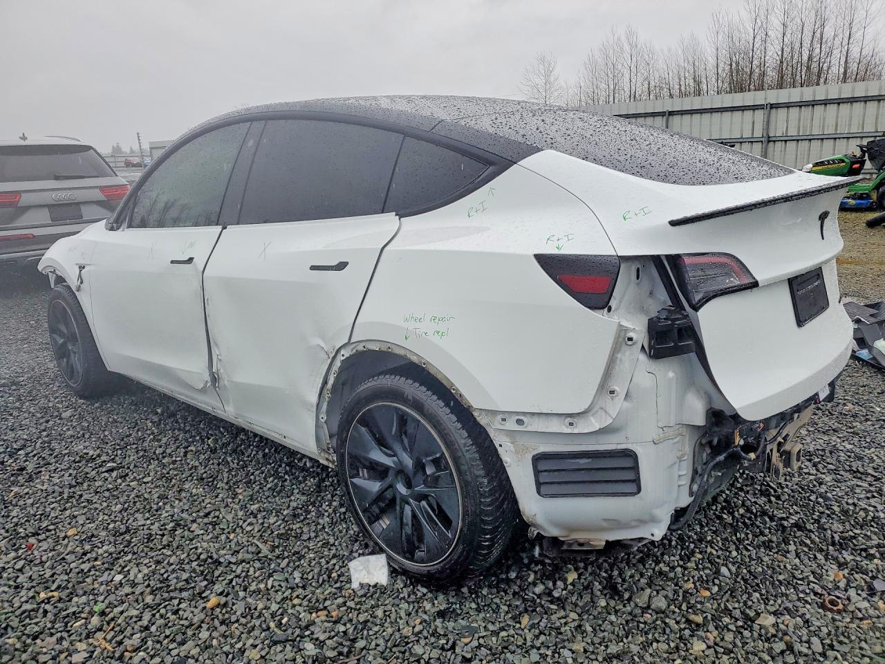 2023 Tesla Model Y - Фото 2