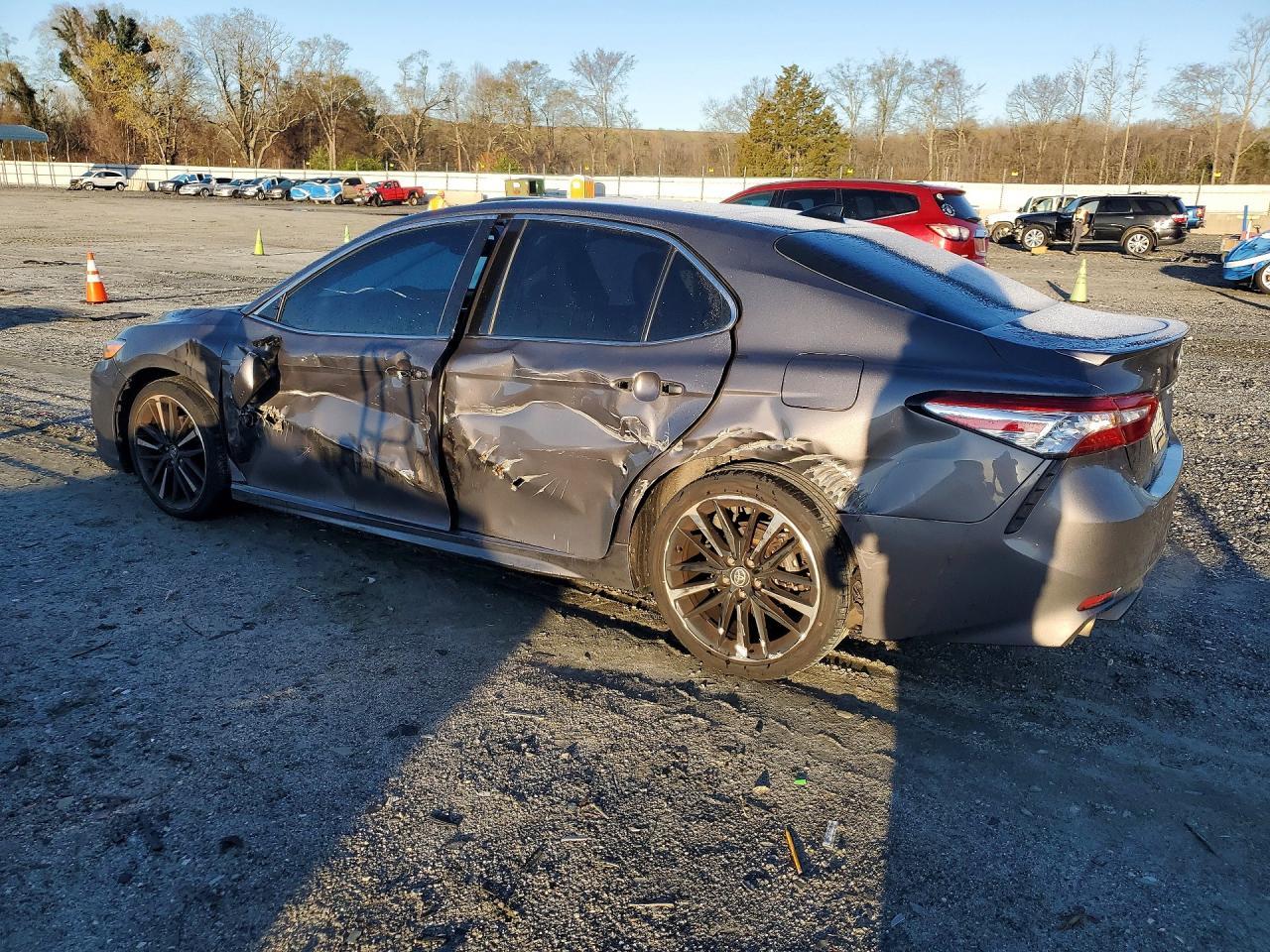 2020 Toyota Camry Xse - Фото 2
