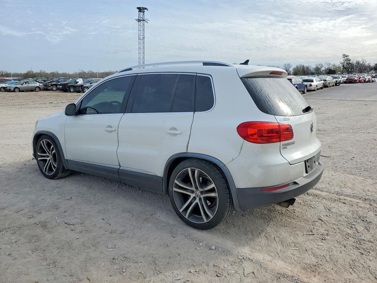2017 Volkswagen Tiguan Sel - Image 2
