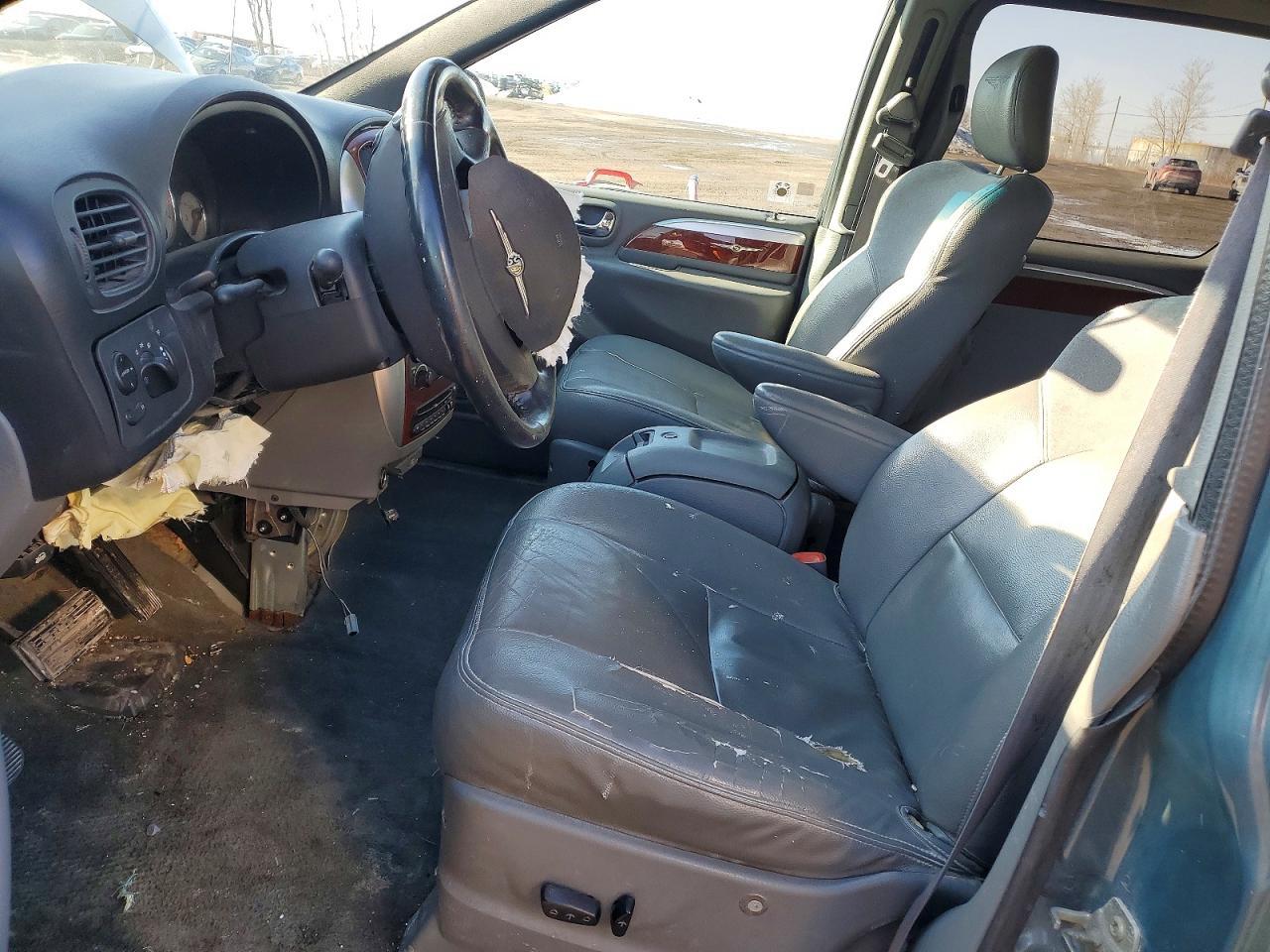 2005 Chrysler Town & Country Limited - Image 7