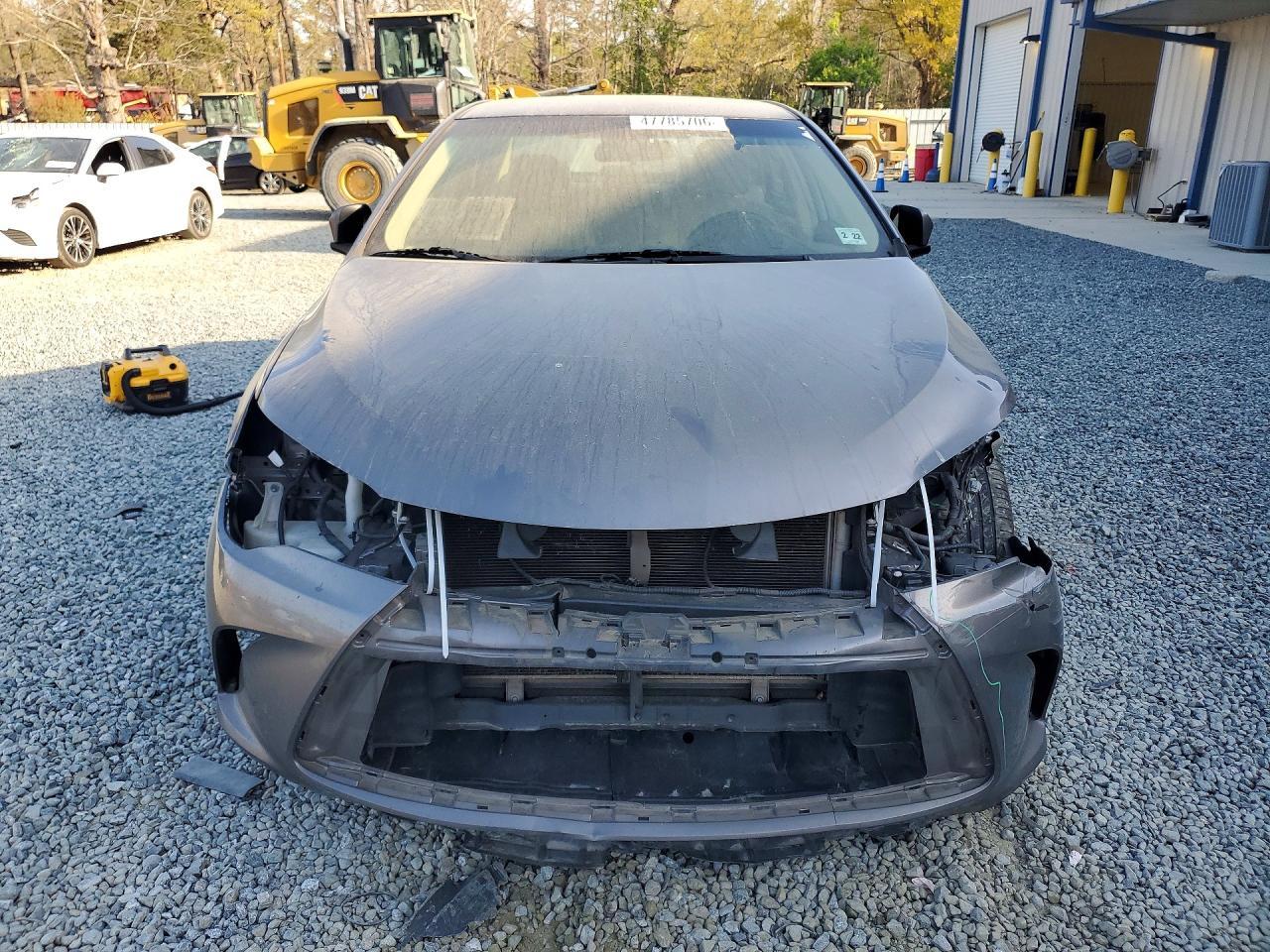 2017 Toyota Camry Le - Image 5