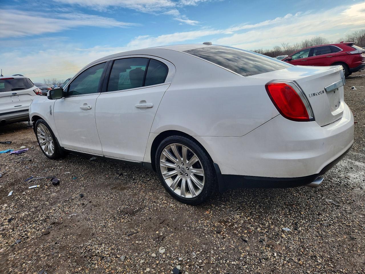2011 Lincoln Townhouse Mks - Image 2