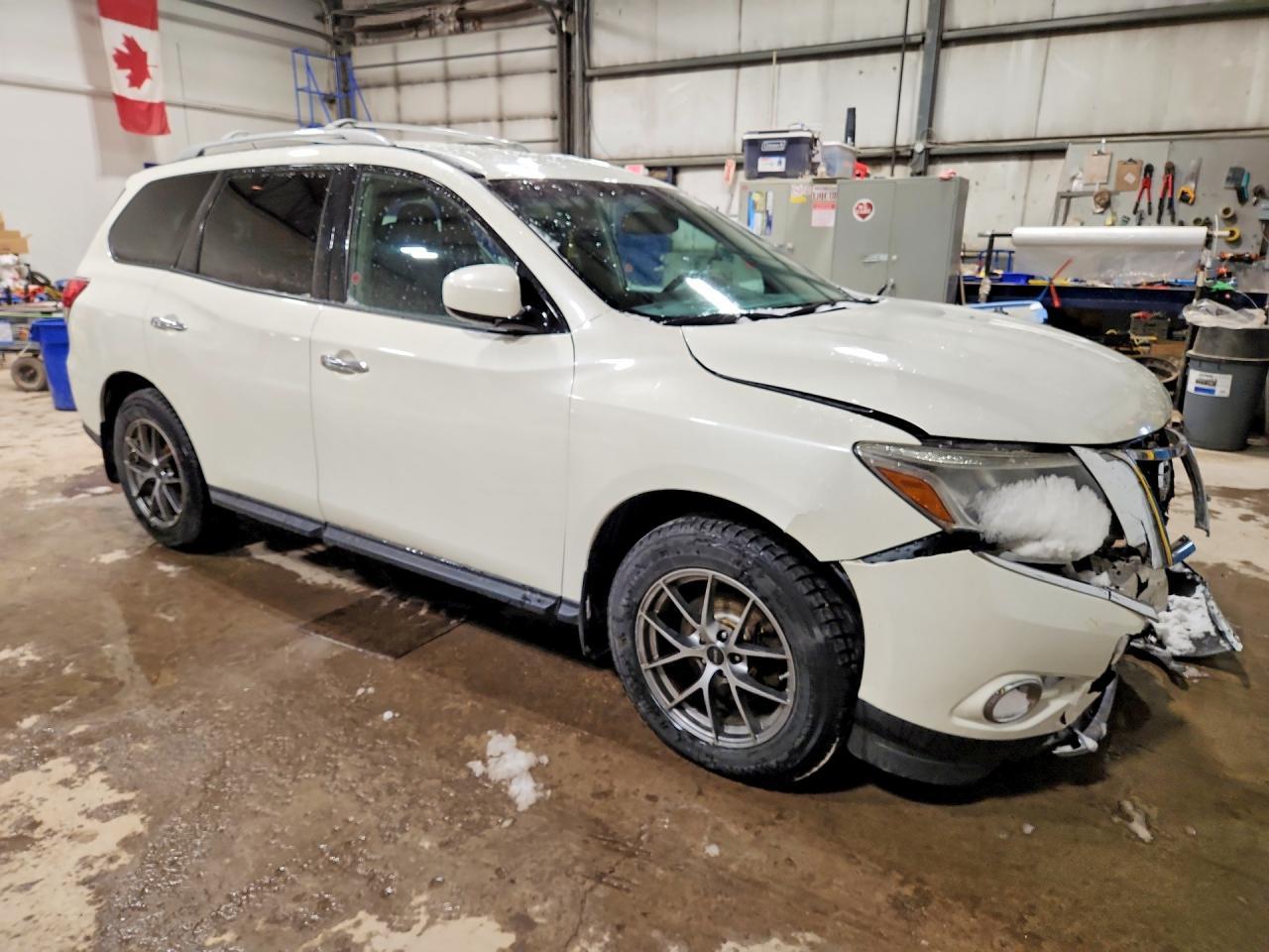 2016 Nissan Pathfinder S - Image 4