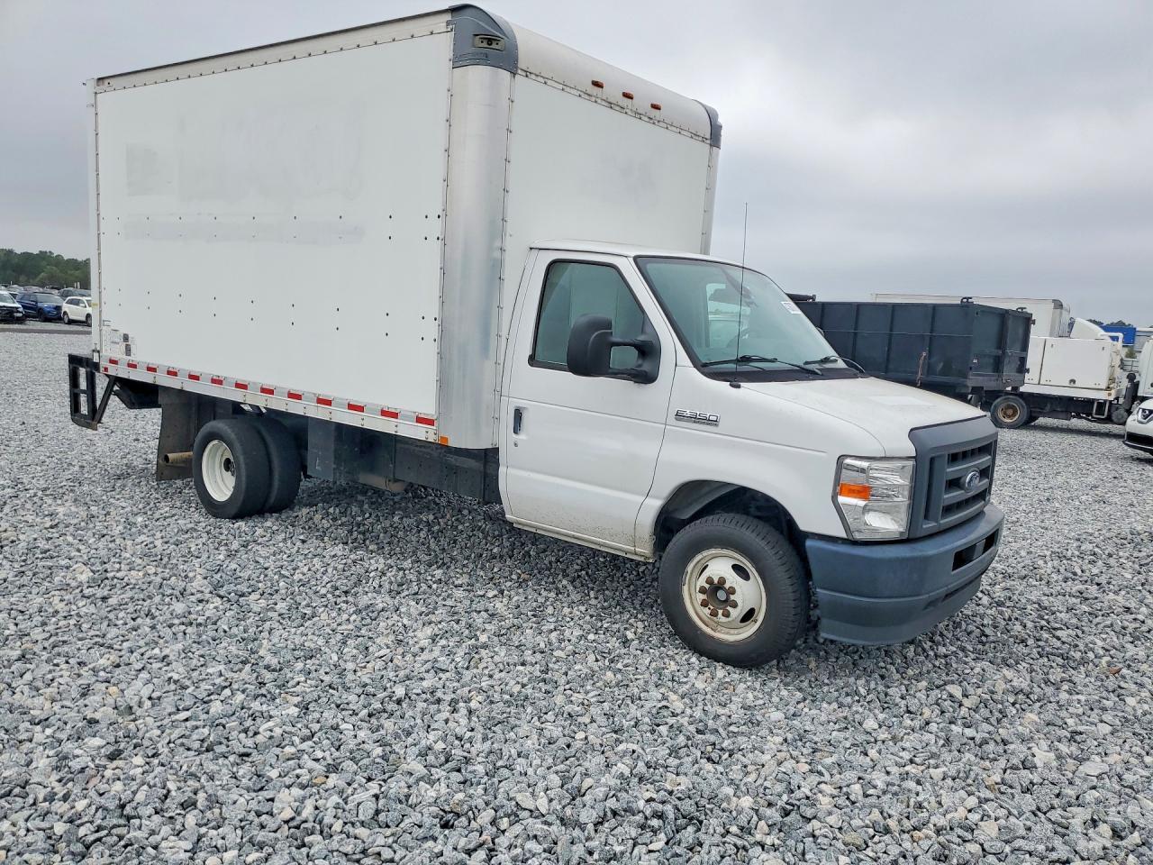 2021 Ford Econoline E350 Super Duty Cutaway Van - Image 4